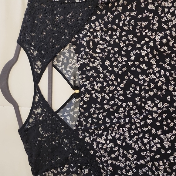 Express Matte Satin top - Picture 6 of 8